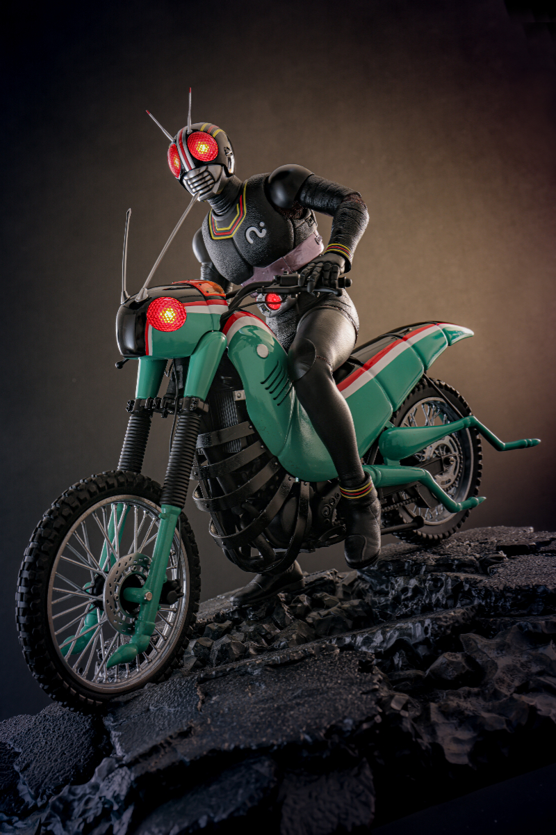 KamenRider_EN's tweet image. Hot Toys has officially revealed their stunning 1/6th scale collectibles from Kamen Rider Black—featuring Kamen Rider Black, Shadow Moon, and the iconic Battle Hopper✨
These figures perfectly capture the classic look and feel of the beloved characters and Rider Machine. Both…