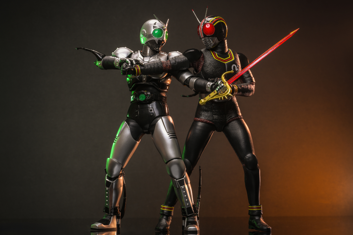 KamenRider_EN's tweet image. Hot Toys has officially revealed their stunning 1/6th scale collectibles from Kamen Rider Black—featuring Kamen Rider Black, Shadow Moon, and the iconic Battle Hopper✨
These figures perfectly capture the classic look and feel of the beloved characters and Rider Machine. Both…