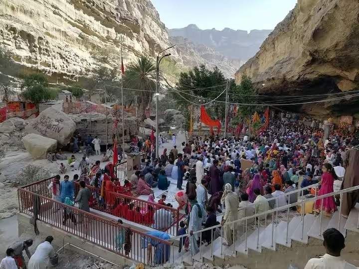 माँ हिंगलाज के दरबार मे आये हिंदुस्तान के श्रद्धालुओ की सुरक्षा बलूचिस्तान का कर्तव्य है !

जय माँ हिंगलाज