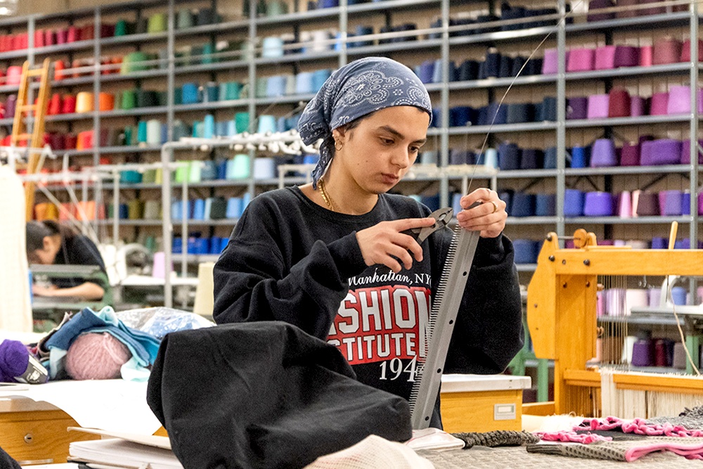 fashionabc (@fashionabc_) on Twitter photo Discover the top #fashionschools in the US that combine design, technology and business in their curriculum. These schools also offer specialized programs and internships. A comprehensive list:
👉 fashionabc.org/leading-fashio…
Image: FIT #FashionEducation
<a href="/dinisguarda/">Dinis Guarda</a> <a href="/jasmeenGdugal/">JASMEEN DUGAL</a> Discover the top #fashionschools in the US that combine design, technology and business in their curriculum. These schools also offer specialized programs and internships. A comprehensive list:
👉 fashionabc.org/leading-fashio…
Image: FIT #FashionEducation
<a href="/dinisguarda/">Dinis Guarda</a> <a href="/jasmeenGdugal/">JASMEEN DUGAL</a>