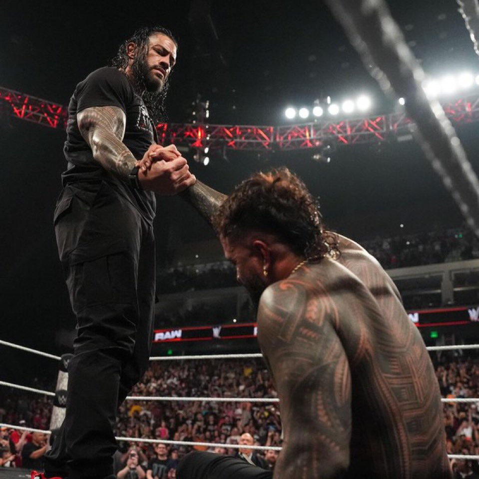 reigns_era's tweet image. Started together 5 years ago.

5 years later they’ve replicate the same exact moment.

🩸