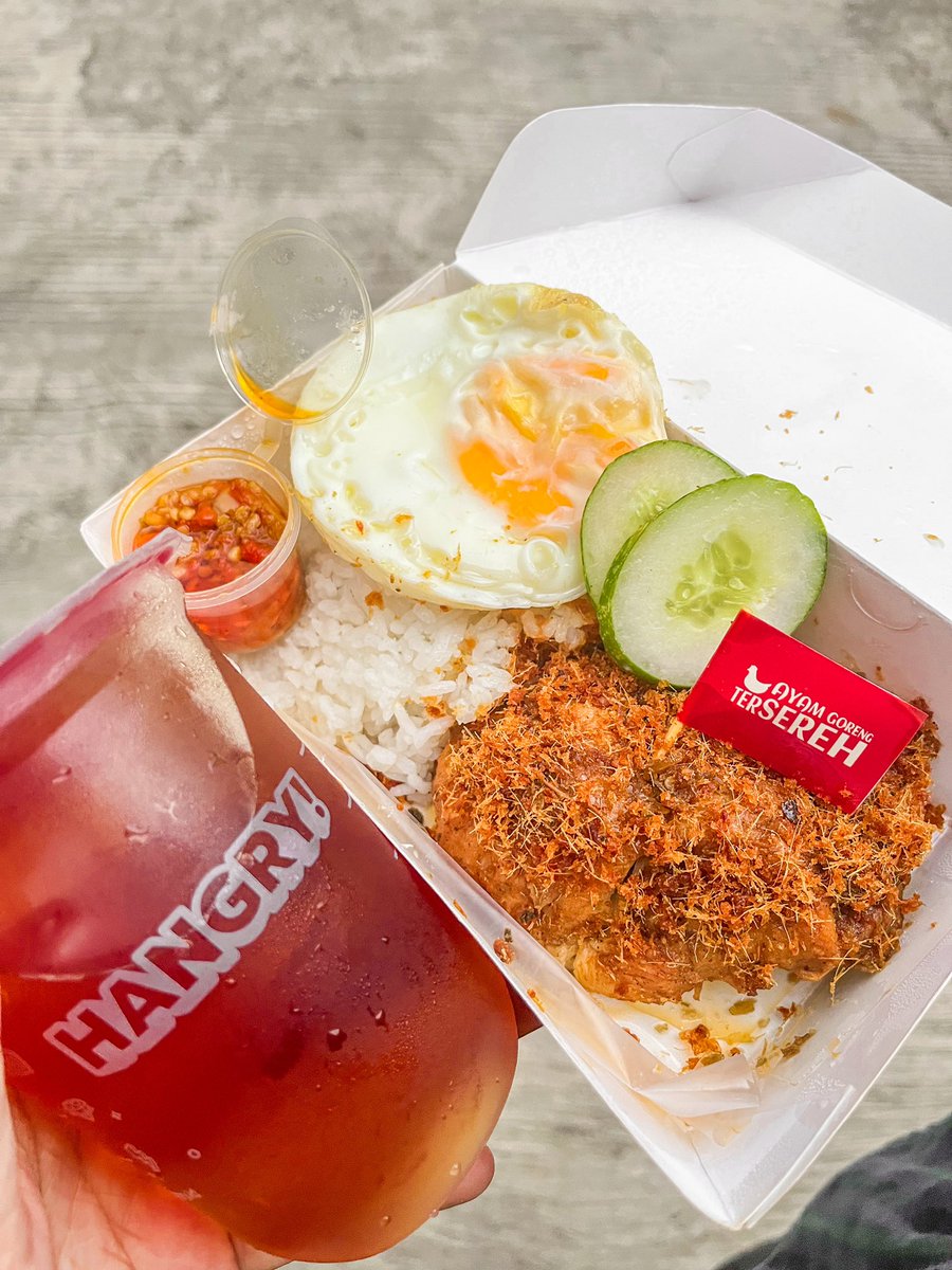 Adhan_ran's tweet image. Bukan cinta yang kucari, cuma kenyang 🍽️. Tapi Ayam Tersereh datang seperti pelipur lara 💛—wangi, hangat, dan bikin hati tenang 😌🍗
Untuk pemesanan ga usah ribet, tinggal klik di sini ya:
👉 GrabFood: tiny.cc/TerSerehpeseng… 🚀🍴😊