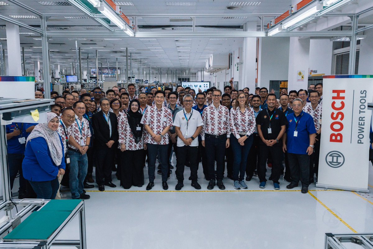 Tahu tak, Bosch dah bertapak selama 101 tahun di Malaysia?! 😱 Sejak 1923 lagi, sebelum kita merdeka! 

Saya berpeluang melawat Pusat Kejuruteraan Bosch Power Tools di Pulau Pinang. Bukan calang-calang tempat ni, ia adalah hab kejuruteraan berteknologi tinggi terbesar Bosch di