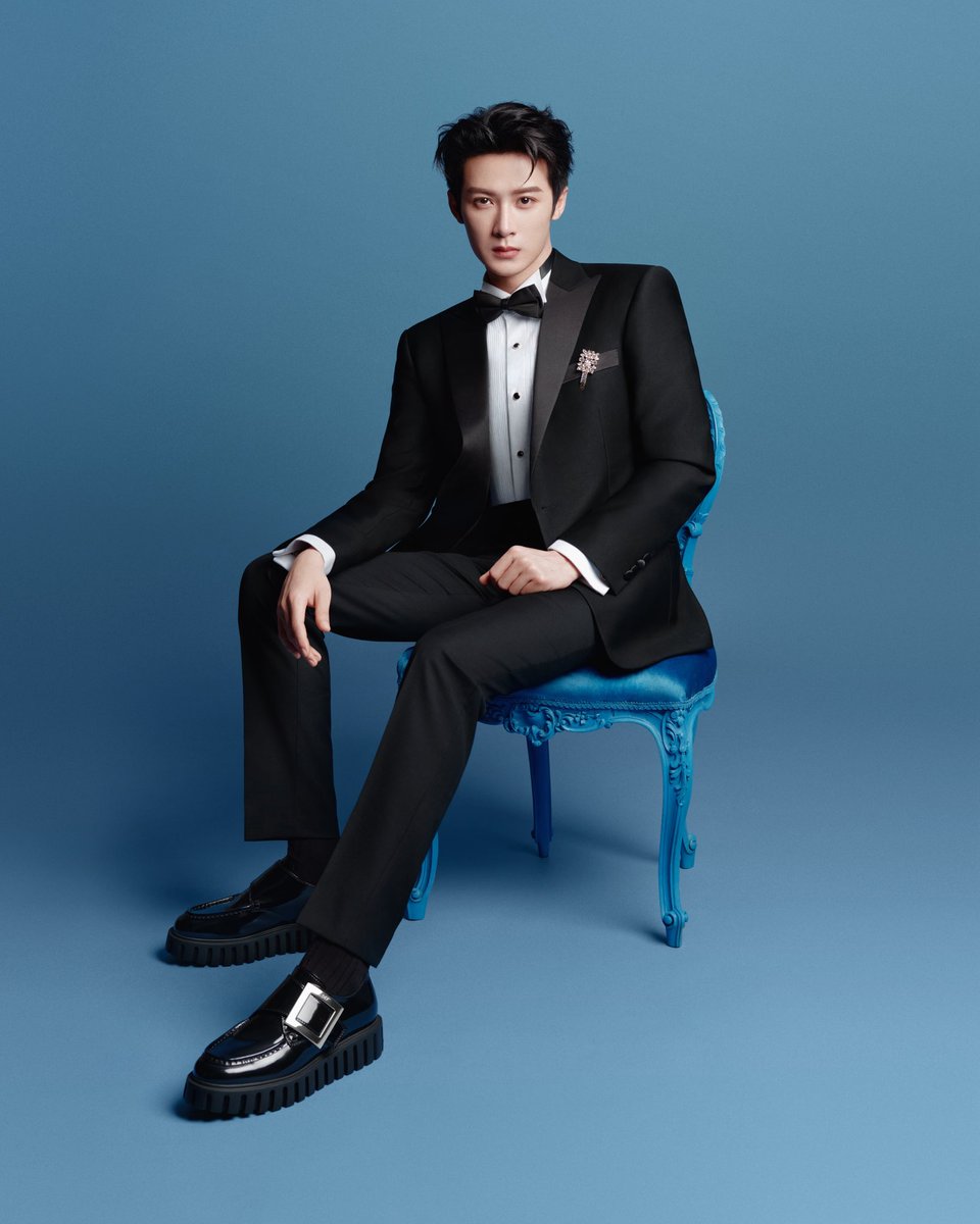 fiercebook_bkk's tweet photo. Roger Vivier ประกาศแต่งตั้ง #TanJianci นักแสดงและศิลปินมากฝีมือจากจีน เป็นแบรนด์แอมบาสเดอร์คนใหม่ของเมซง ด้วยบุคลิกที่สง่างามเปี่ยมด้วยเสน่ห์ แฟนๆรอติดตามผลงานกับทางแบรนด์ได้เลยค่ะ

#FierceFashionNews  #FiercelivebyJijie #RogerVivier #ถานเจี้ยนซื่อ #檀健次 https://t.co/BautL6Tfmf
