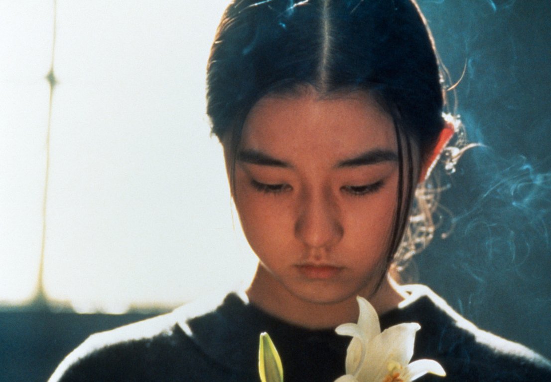 미국에 \u003c펄프 픽션\u003e이 있듯, 일본에는 \u003c스왈로우테일 버터플라이\u003e가 있다.” – 쿠엔틴 타란티노 감독 \u003c러브레터\u003e \u003c릴리슈슈의 모든  것\u003e 이와이 슌지 감독 작품 개봉 20주년 기념 재개봉 💫 🎬 스왈로우테일 버터플라이 무국적의 언어가 뒤섞이고 돈이, image size:1106x766