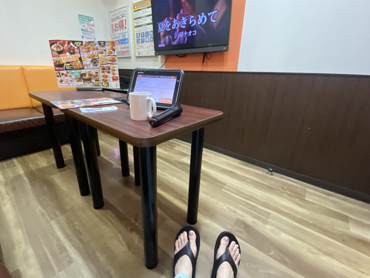 fumithankyou1's tweet image. 歌練🎤
氷活🍧

かき氷は我慢できないけど
謎の腰痛は我慢してたが
限界を感じ整形行ってきた
レントゲンは特に問題なく
痛み止めもらった（効かない）

腰楽なサンダル購入（私的には高価）
腰痛ベルト新調アマゾンで注文
タイミングの悪さＮＯ1だから
配達きた時にはもう治ってたりして😅
#oofos