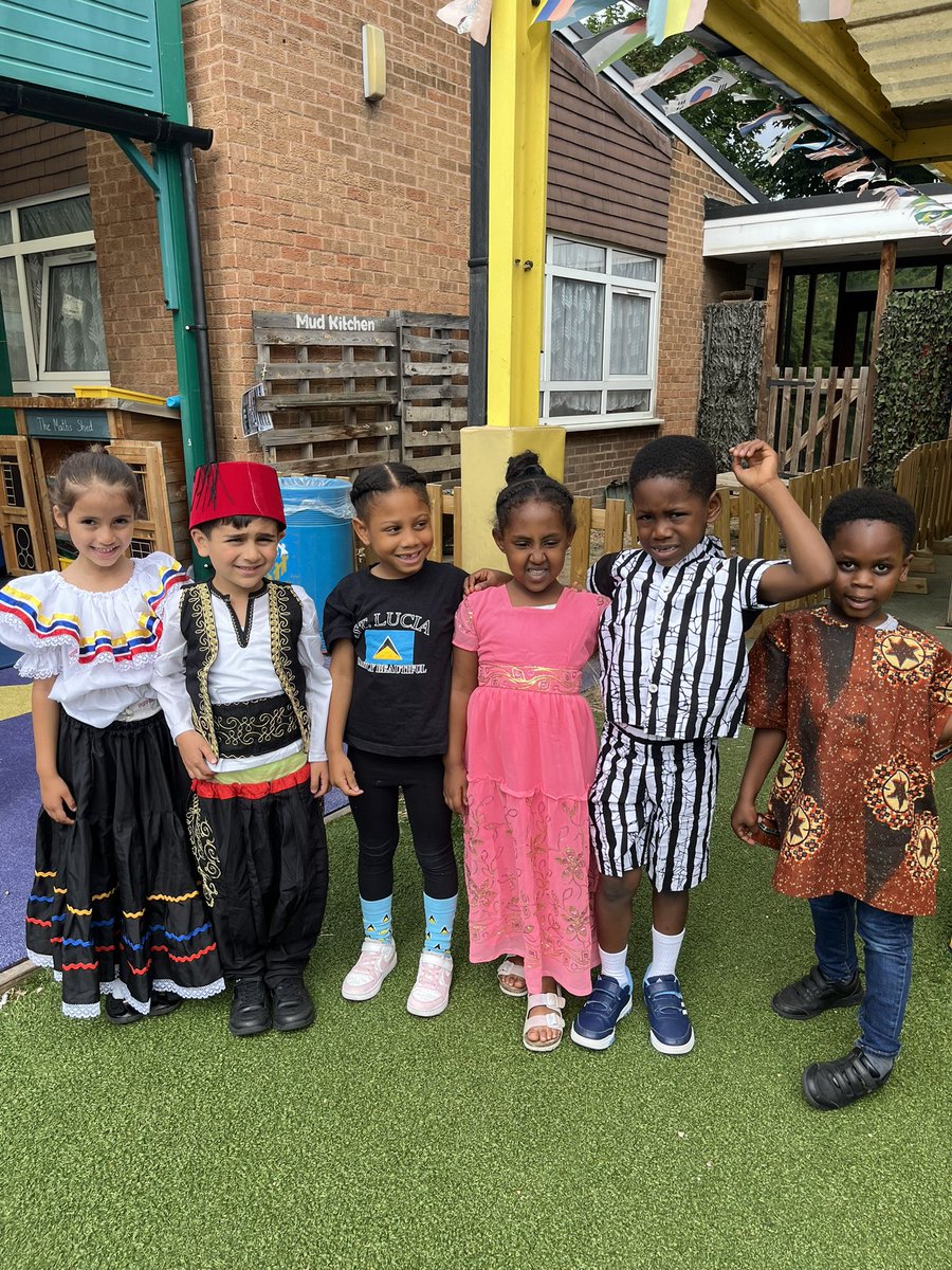 StJosephsCatho4's tweet image. What a great start to our International Day! 🌍 Our school is buzzing with vibrant culture! Huge thanks to IRIE! for the incredible Afro-Caribbean Dance workshops and Solid Steel for the fantastic Steel Pan workshops! #InternationalDay #SchoolCulture @IRIEdance @solid_steelband