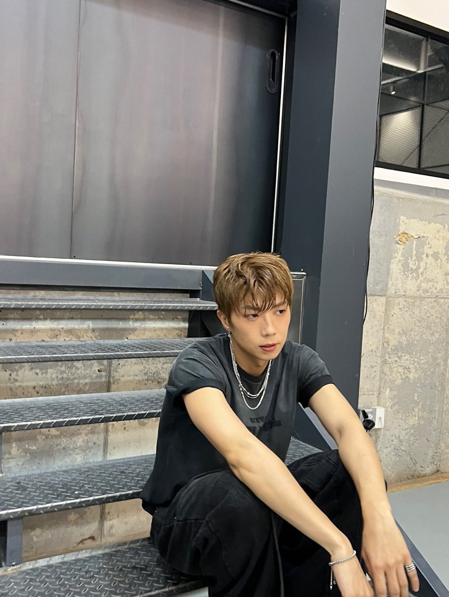 afternoon2woo's tweet image. 250715 장우영 공식 인별 

dance moments 🕺🪽

#장우영 #JangWooyoung
#Simpledance