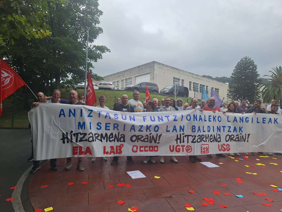 🔴Aniztasun funtzionaleko langileok elkarretaratzea egin dugu gaur hitzarmen autonomikoaren alde!
🔴Concentración por un convenio autonómico para los Centros Especiales de Empleo.
▪️Etorkizun duin baten alde!
▪️Gure eskubideen alde!
AURRERA!