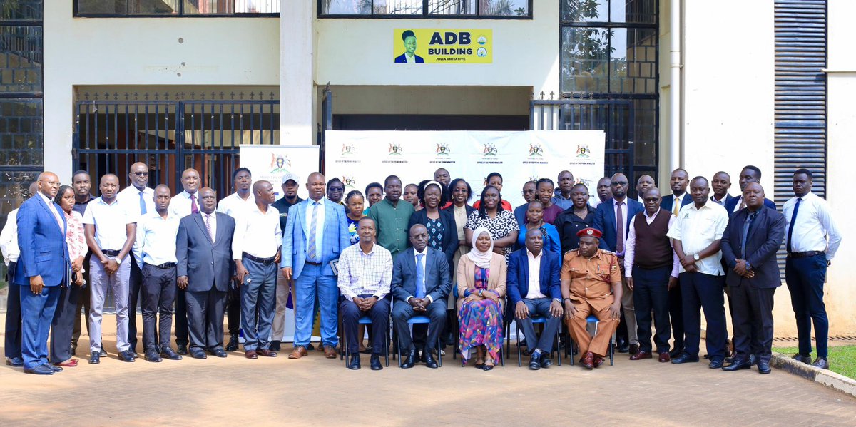 MoICT_Ug's tweet image. Today, @azawedde, Permanent Secretary at @MoICT_Ug, together with @AlexKakooza_ , Permanent Secretary at @OPMUganda, officially opened the two-day Government Communications & PR Officers Training Workshop at @OfficialMubs.
The workshop is focused on strengthening government…