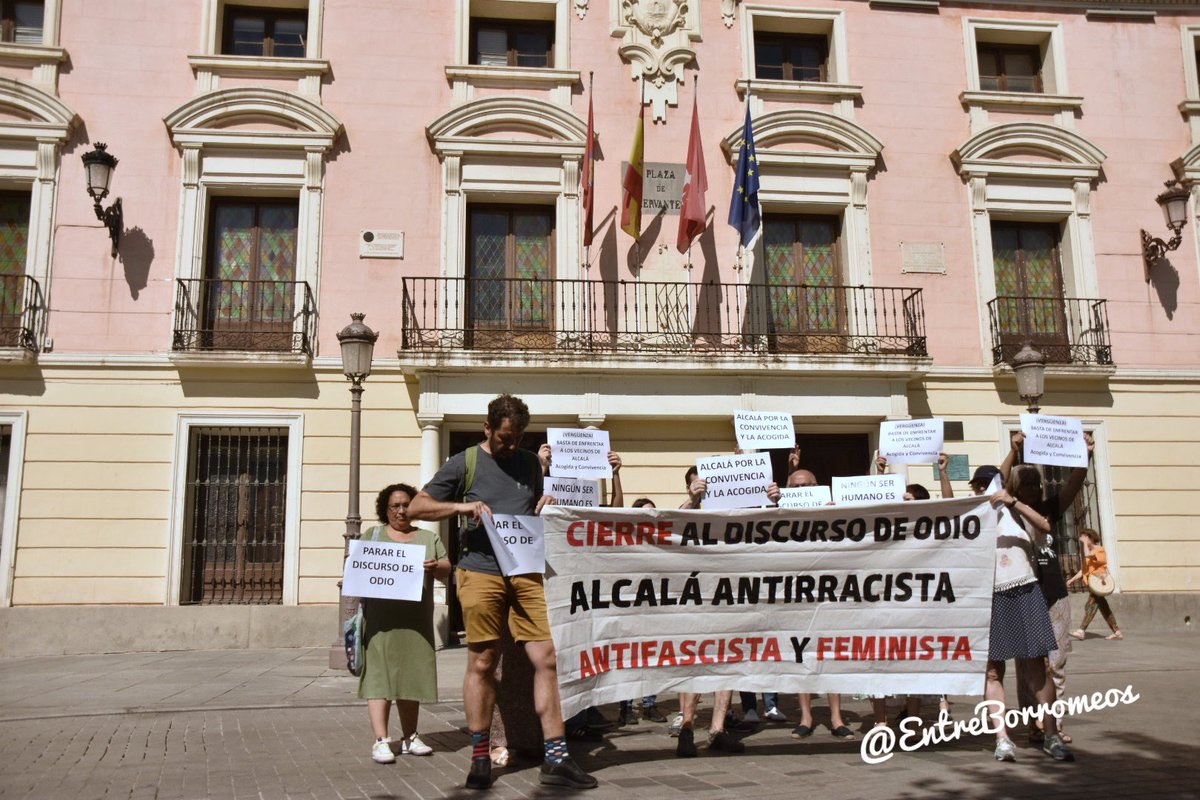 EntreBorromeos's tweet image. Nos sumamos a la solidaridad de la vecindad alcalaína con las personas migrantes
En el pleno del @AytoAlcalaH nos hacemos presente para mostrar nuestro rechazo a su odio
Acogida y Hospitalidad
#ContraSuOdioNuestraSolidaridad
#CierreAlOdio