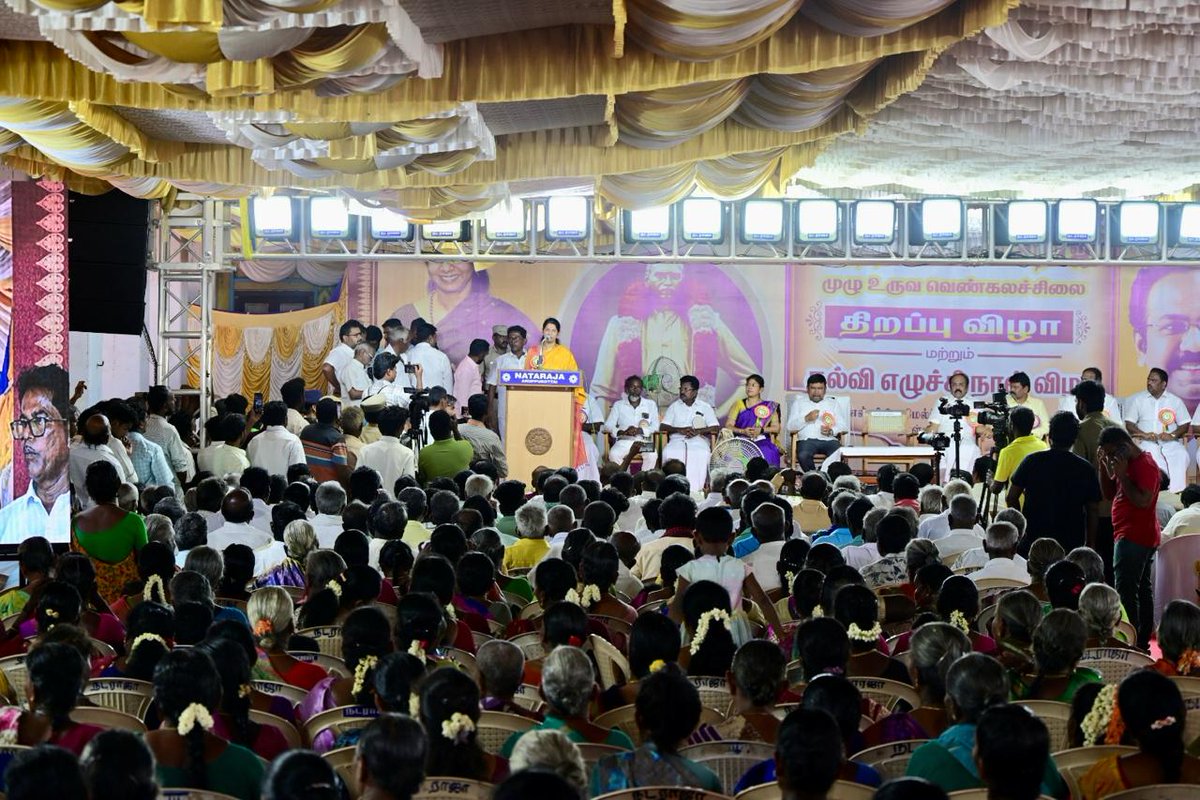 KanimozhiDMK's tweet image. விருதுநகர் கல்லூரணி பகுதியில் அமைக்கப்பட்டுள்ள, பெருந்தலைவர் காமராசர் அவர்களின் திருவுருவச் சிலையை அமைச்சர் திரு. @TThenarasu அவர்களுடன் இணைந்து இன்று திறந்து வைத்து, கல்வி எழுச்சிநாள் விழாவில் உரையாற்றினேன்.
இந்நிகழ்வில் நாடாளுமன்ற உறுப்பினர் திரு. @KNavaskani, சட்டமன்ற…