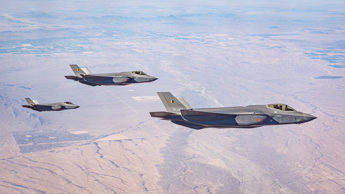 NATO_AIRCOM's tweet image. First 🇧🇪 pilots complete F-35 training course in 🇺🇸
Another important milestone for the 🇧🇪 Air Force as they transition to the fifth generation platform. The first F-35 is expected in Florennes later this year, increasing Allied capabilities, deterrence & defence
📸 Moors M