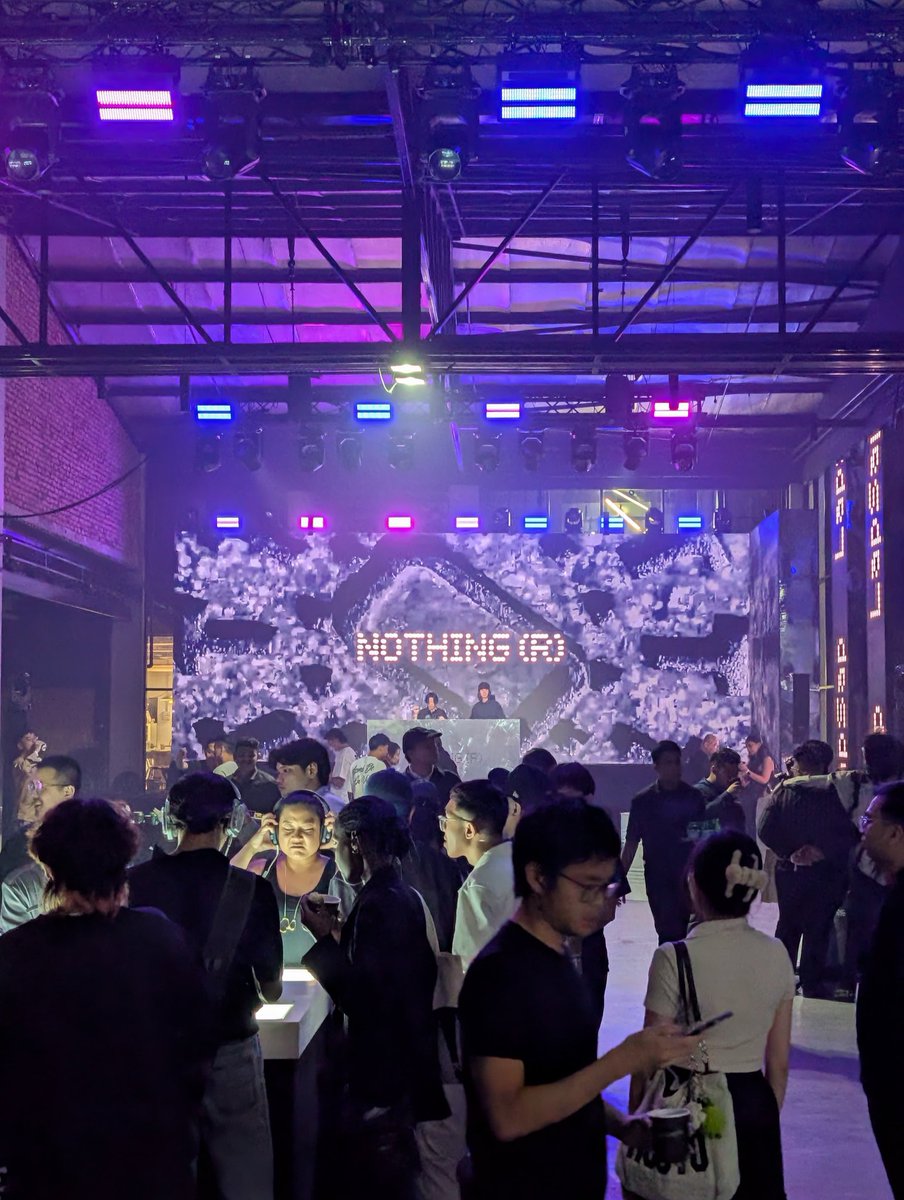 bishdoesnothing's tweet image. Waiting on a 17hr (😭) flight back to LDN ✈️, reflecting on a whirlwind start to July...
Since the 1st, we've had Phone (3) & Headphone (1) events in LDN, SYD, KL, Beijing, & Mumbai, @KEF_Global partner events and intl store drops.
Team Nothing isn't stopping anytime soon 💪✨