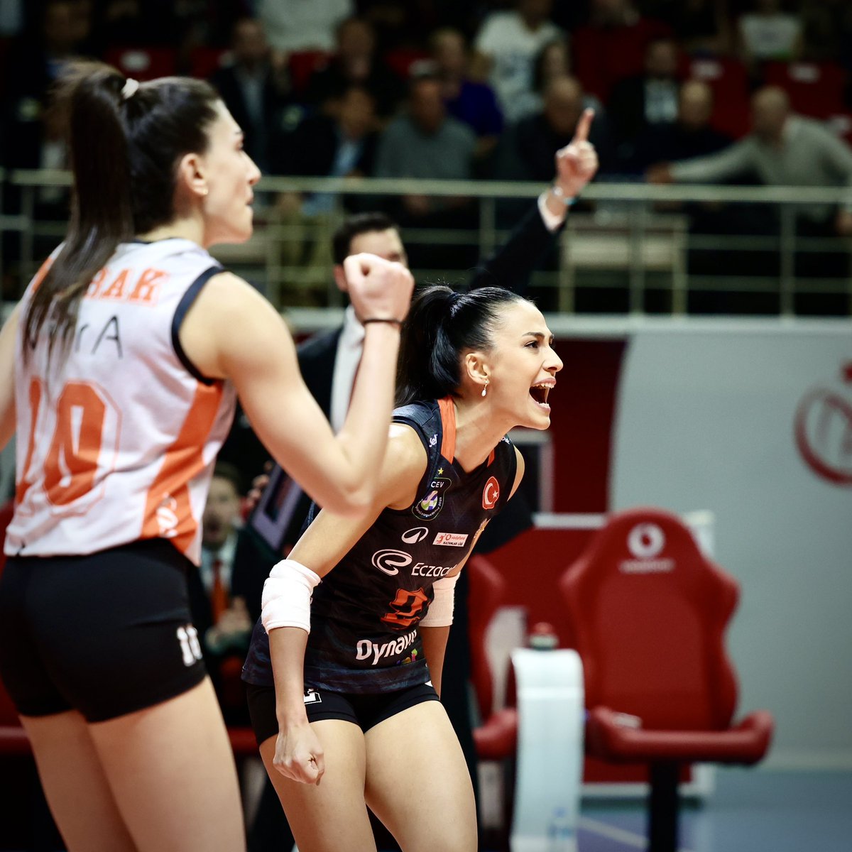 🟠⚪️ Eczacıbaşı Dynavit’in CEV Şampiyonlar Ligi’ndeki rakipleri belli oldu!

 C Grubu

🇮🇹 Vero Volley Milano
🇷🇸 OK Zeleznicar Lajkovac
⚫️ Elemeden gelecek takım
