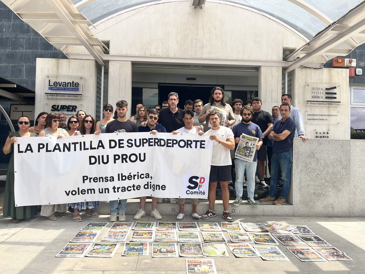 Vicentburguete1's tweet photo. Siempre quise contar injustícias, por eso me enamoré del periodismo. Por desgracia, ayer me tocó contar la de los compañeros de @superdeporte_es.🙏🏻
Jamás me imaginé “dar voz” en un sitio donde aprendí tanto. Ojalá no contar ninguna, pero debemos hacerlo. #SempreSUPER.💛 https://t.co/tYolfGwnTt