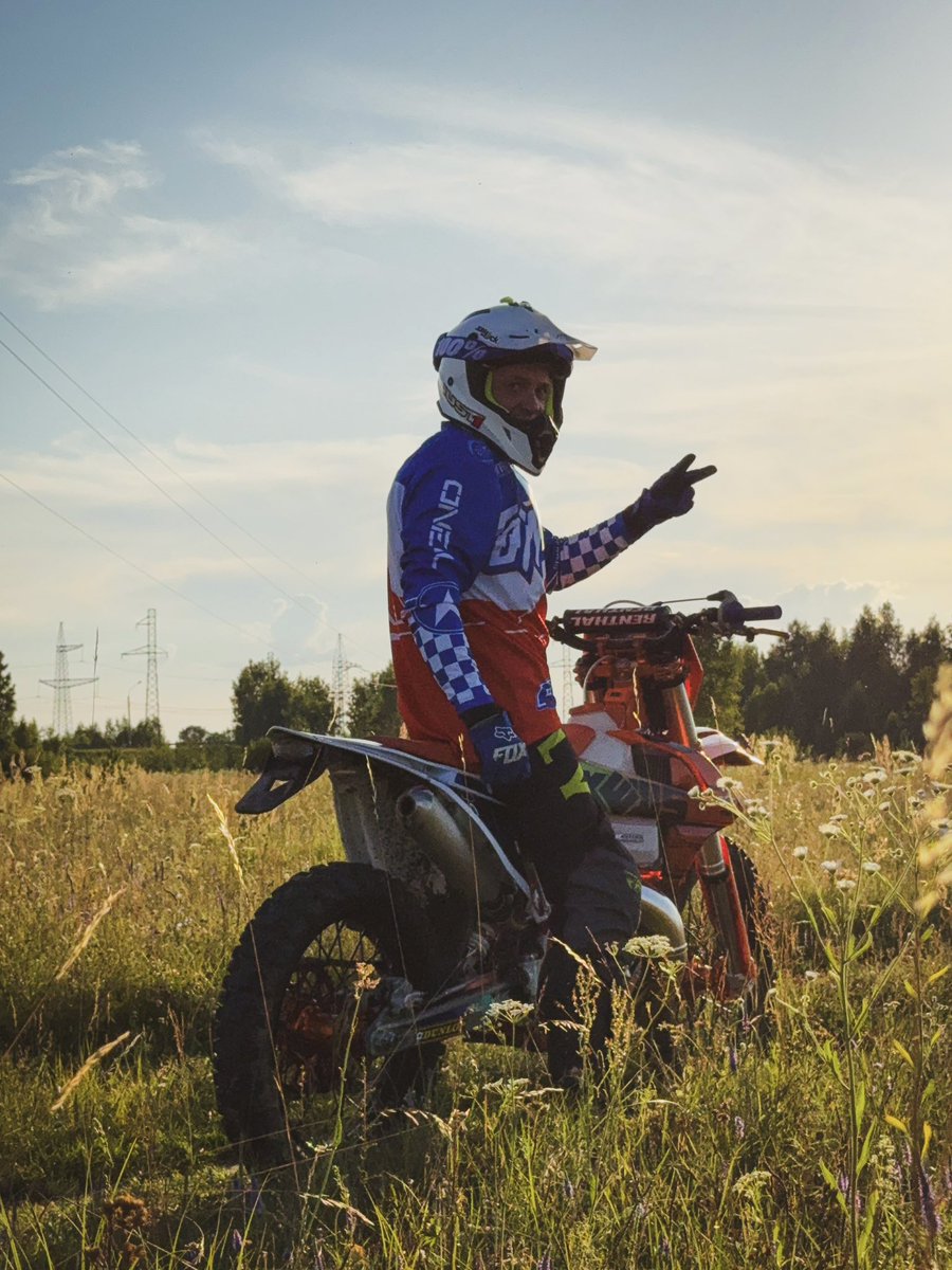 Hard Rock Sofa tweet media