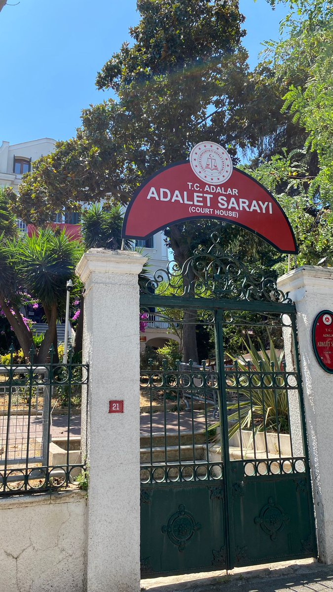 Ada adliyesinde hakim savcı olup chill yaşamak 🙂‍↔️