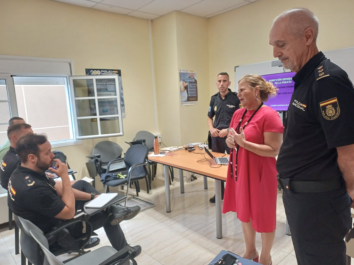 Delegación del Gobierno en Canarias (@dgcanarias) on Twitter photo 🟣La Dirección Insular en #Fuerteventura acoge una jornada de formación a <a href="/policia/">Policía Nacional</a> sobre #ViolenciaDeGénero y el Sistema #VioGén de
<a href="/interiorgob/">Ministerio del Interior</a> de protección a las víctimas
📷La directora insular <a href="/mariaje30583388/">maria jesus de la cruz montserrat</a> ha dado la bienvenida a los agentes que participan 🟣La Dirección Insular en #Fuerteventura acoge una jornada de formación a <a href="/policia/">Policía Nacional</a> sobre #ViolenciaDeGénero y el Sistema #VioGén de
<a href="/interiorgob/">Ministerio del Interior</a> de protección a las víctimas
📷La directora insular <a href="/mariaje30583388/">maria jesus de la cruz montserrat</a> ha dado la bienvenida a los agentes que participan