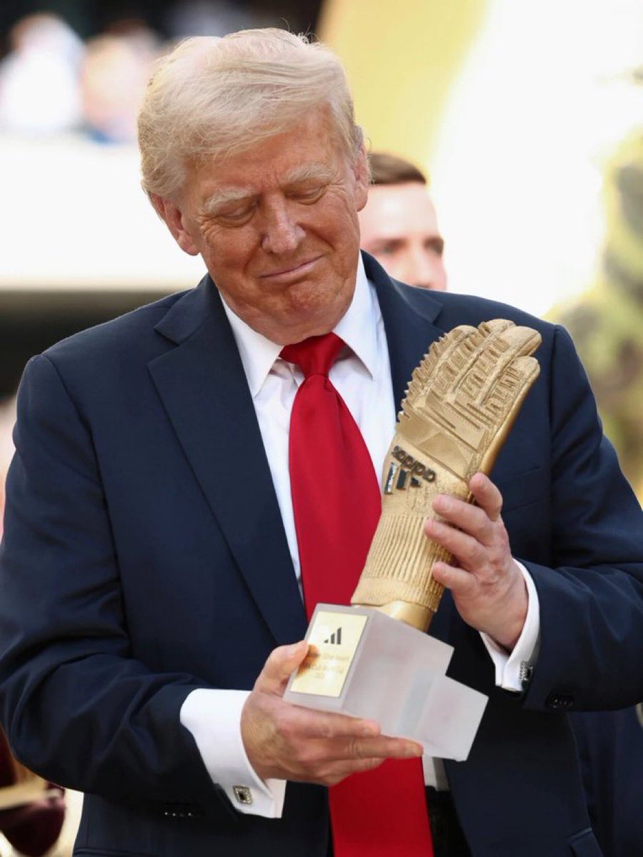 MichaelLamberta's tweet image. Well it’s quite right that he should keep the trophy. After all Chelsea would not have won if Biden or Obama had been president.