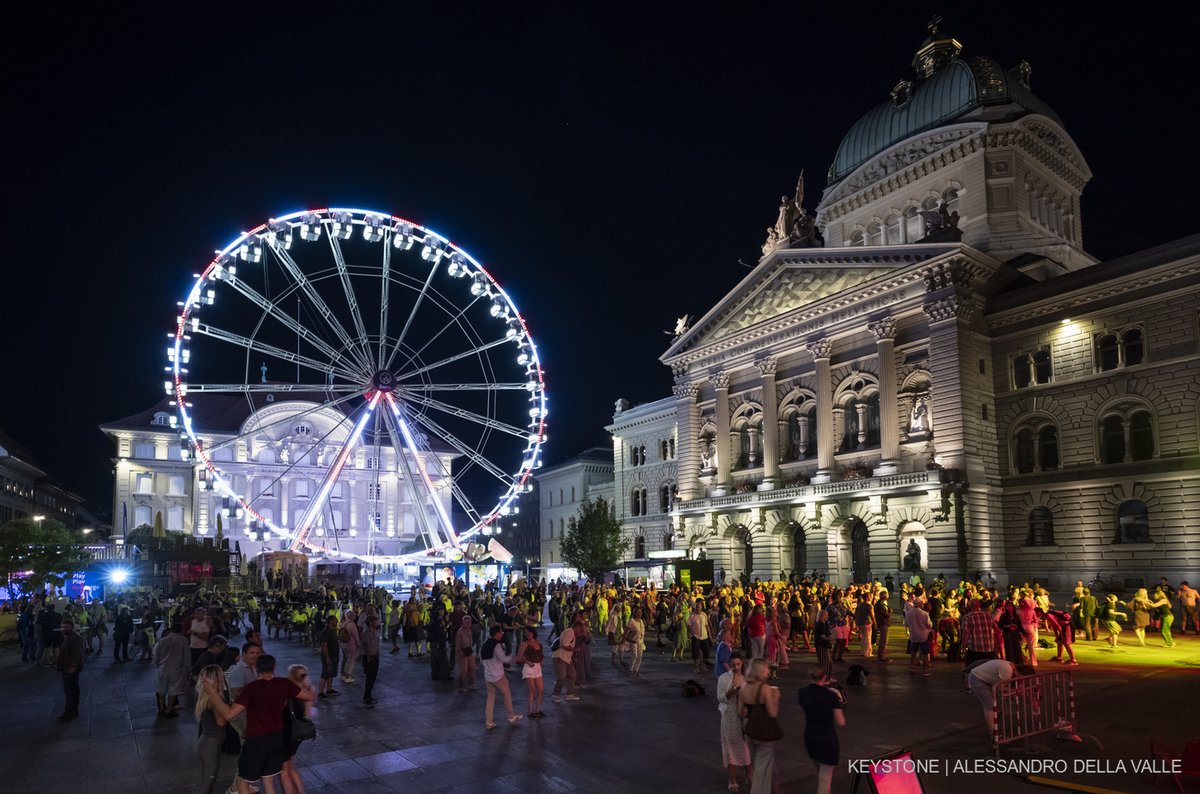 Freinacht zu Ehren des Schweizer Nationalteams: Gastgewerbebetriebe dürfen in Innenräumen ihre Gäste die ganze Nacht – von Freitag, 18. Juli, auf Samstag, 19. Juli – bewirten. Die Fan Zone auf dem Bundesplatz ist an diesem Abend bis 00.30 Uhr geöffnet.
bern.ch/mediencenter/m…