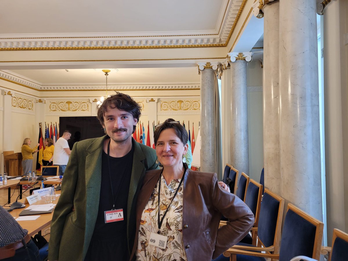 KMigracyjne's tweet image. W minionym tygodniu dyskutowaliśmy o historycznych analogiach między ruchami migracyjnymi i uchodźstwem w przeszłości, a współczesnością na warsztacie @osce_odihr.
Agnieszka Kosowicz opowiadała o definicji uchodźstwa, a Sarian Jarosz o kryminalizacji pomocy humanitarnej.
