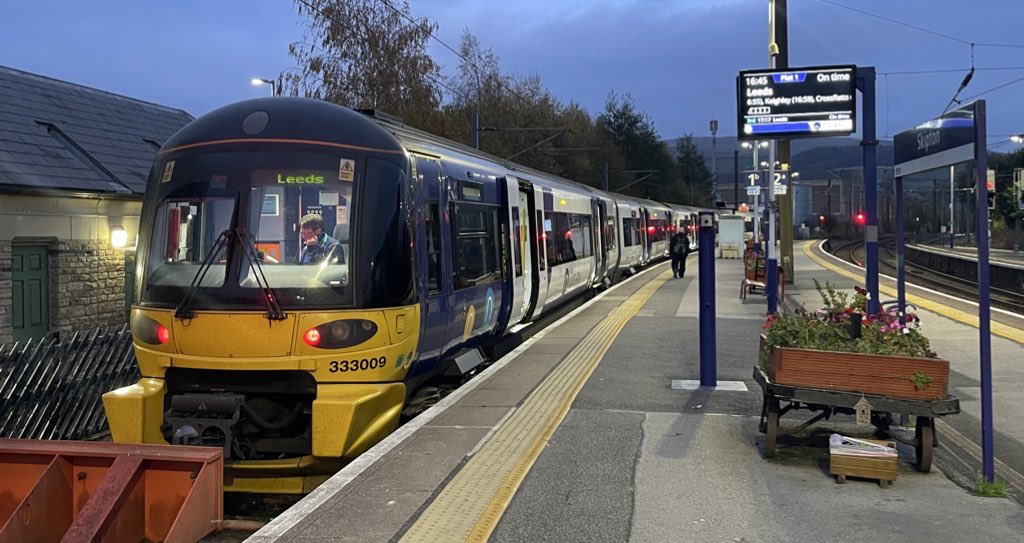 alexhornbyrail's tweet image. Over 300 stations have been upgraded as we continue our work to deliver the best quality of information to our customers. 700 new screens and 530 new speakers have been introduced alongside a range of other initiatives. 

@thertmnews reports here 👉 railtechnologymagazine.com/articles/north…