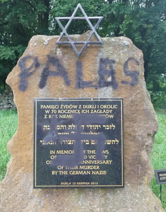 We are appalled by the desecration of the historic Jewish cemetery in Dukla, Poland, where vandals sprayed a swastika and the word “Palestine” onto a Holocaust memorial plaque.

This cemetery, dating back to the 18th century and including a mass grave from WWII, stands as a vital