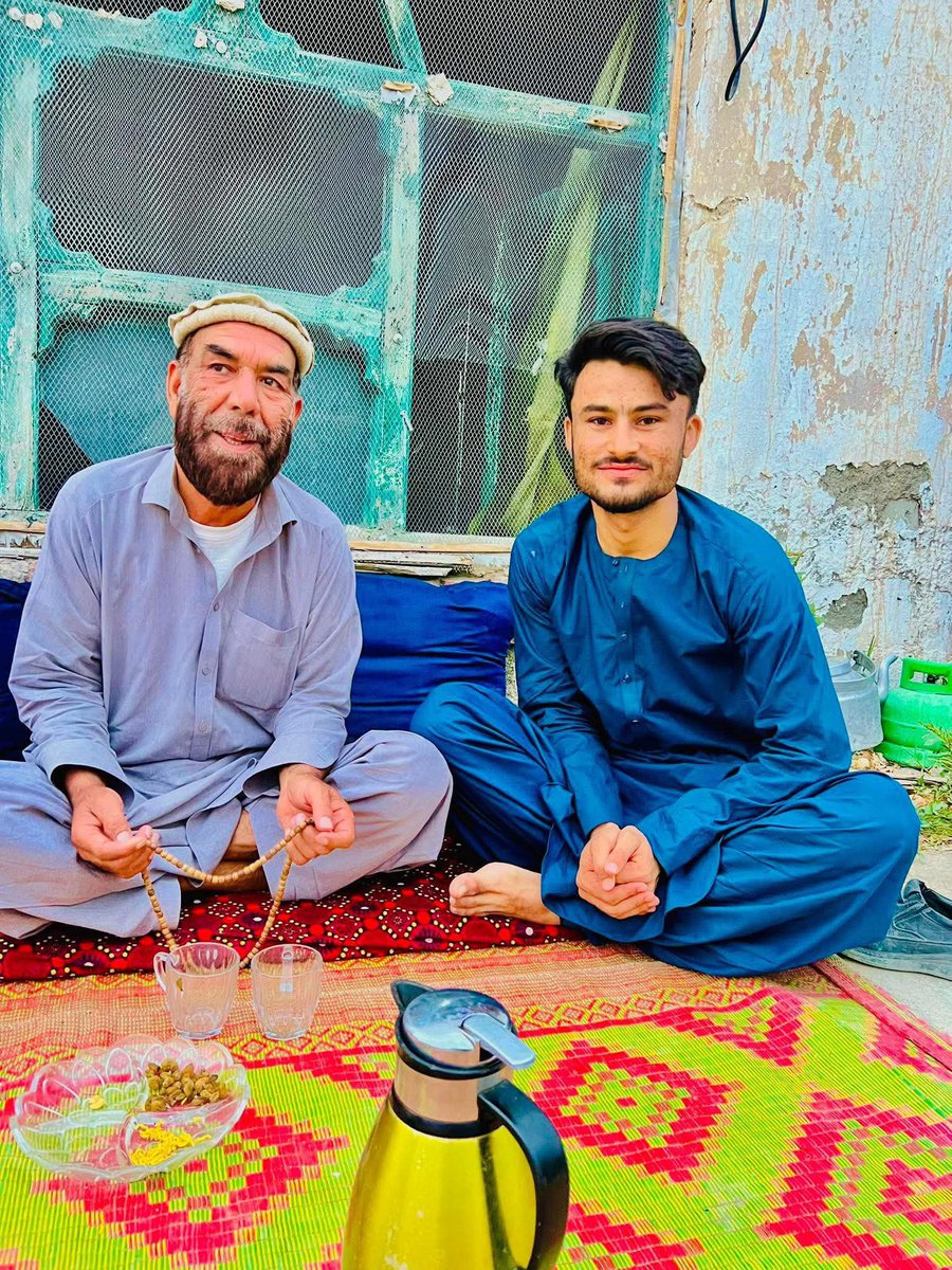 AsilaA's tweet image. مطيعالله تراب، يو پياوړی حماسي شاعر، د وطن درد او د ولس آواز و.
شعرونه یې د مينې، فرياد، او د آزادى ناره وه.
هغه نه تکرارېدونکی شخصیت و،خپلواک، بې مثاله، او تلپاتې.
هغه زموږ له منځه لاړ،خو فکر او پېغام یې ژوندی دی.
روح دې شاد وى او ياد دې تل تازه.