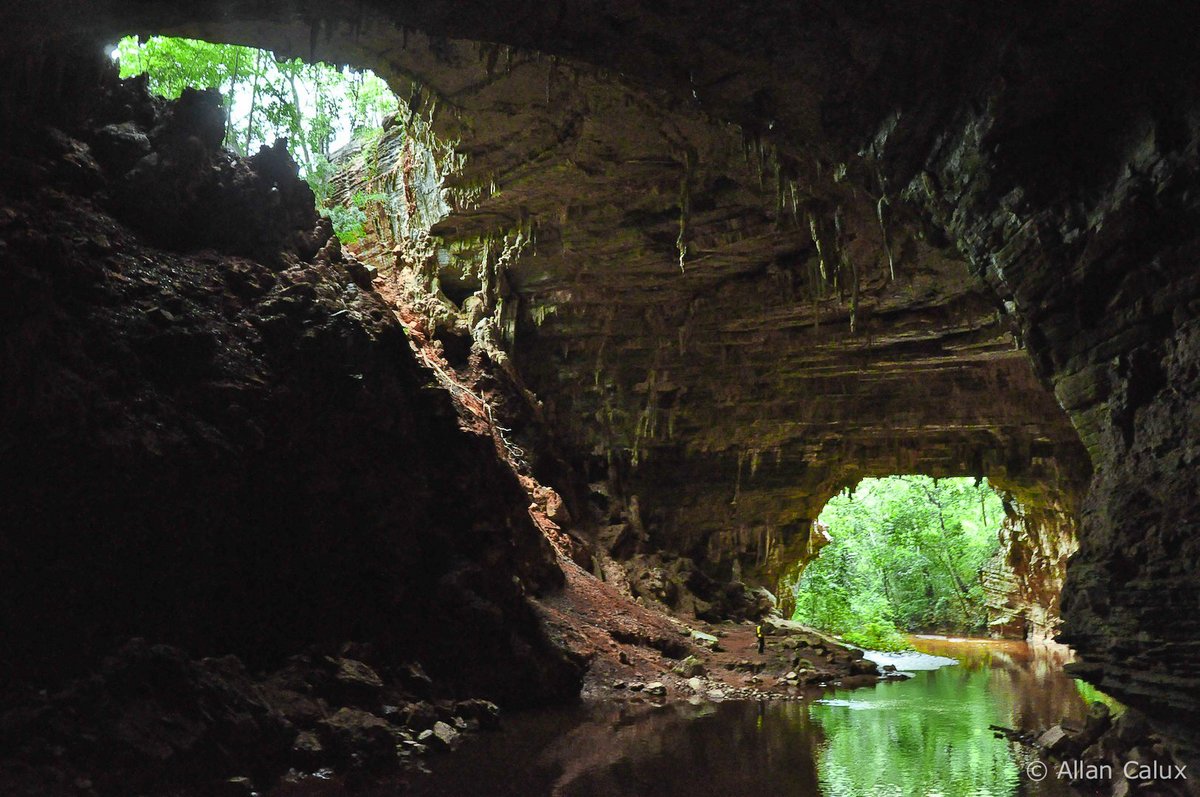 A ONU reconheceu 38 mil ha dos 56,5 mil ha do Parna Cavernas do Peruaçu (MG) como Patrimônio Mundial Natural. O parque tem + de 250 cavernas e arte rupestre de até 12 mil anos. O restante da área pode virar terra indígena. Também foram reconhecidas rotas no México e no Panamá.