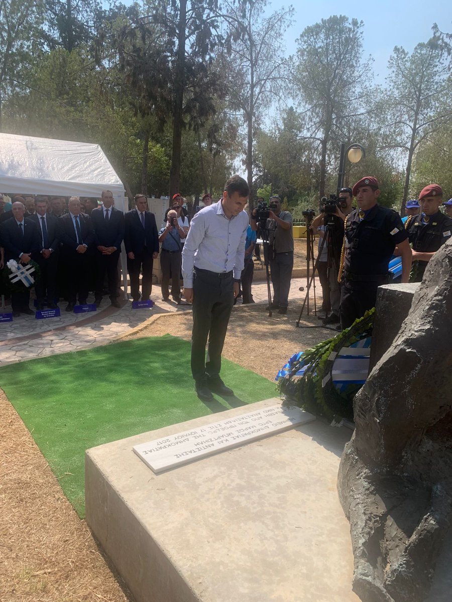DIKO1976's tweet photo. Το Δημοκρατικό Κόμμα έδωσε το παρών στην εκδήλωση Μνήμης και Τιμής που διοργάνωσαν η Επιτροπή Μητρώου Μαχητών της Αντίστασης και ο Σύνδεσμος Δημοκρατικών Αντιστασιακών Λευκωσίας στο Μνημείο Δημοκρατίας και Αντίστασης, στο Πάρκο του Προεδρικού Μεγάρου.
Το Κόμμα εκπροσώπησε ο Γενικός Γραμματέας Γιώργος Σολωμού, ο οποίος κατέθεσε στεφάνι στη μνήμη των πεσόντων.

@SolomouG