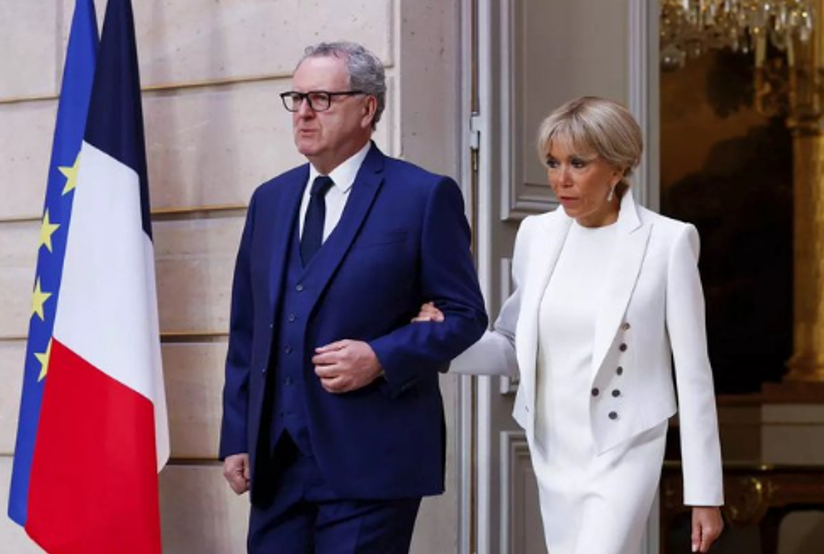 Richard Ferrand, bras droit de Macron et ami intime de Brigitte, touchait 14 500 € par mois comme président de l’Assemblée, sans impôts. Payé intégralement par les contribuables. L’oligarchie se gave, pendant que le peuple compte ses centimes. Écœurant.