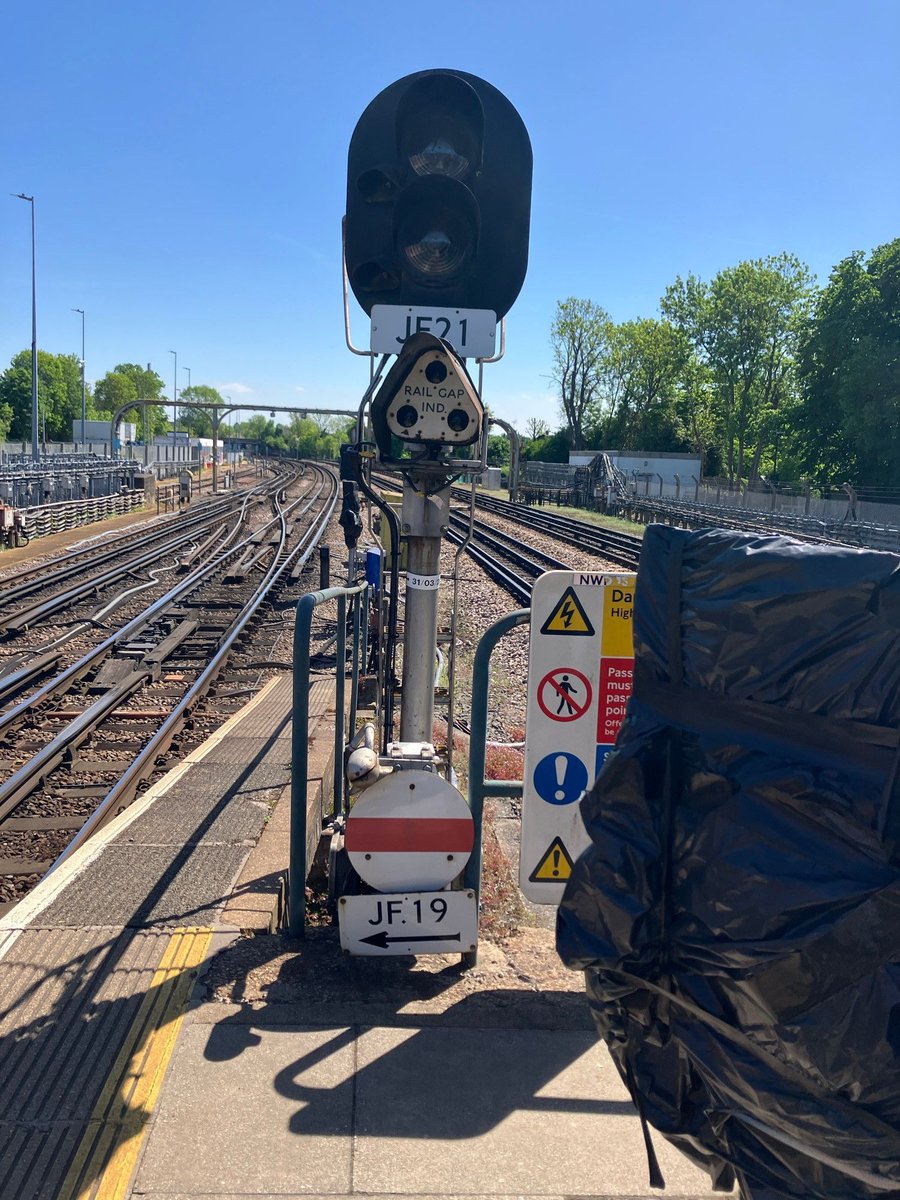 JF21, cherries, JF19, Northwood NB Local Southbound end (Submitted by Jamie Stallwood)
#SignalOfTheDay
