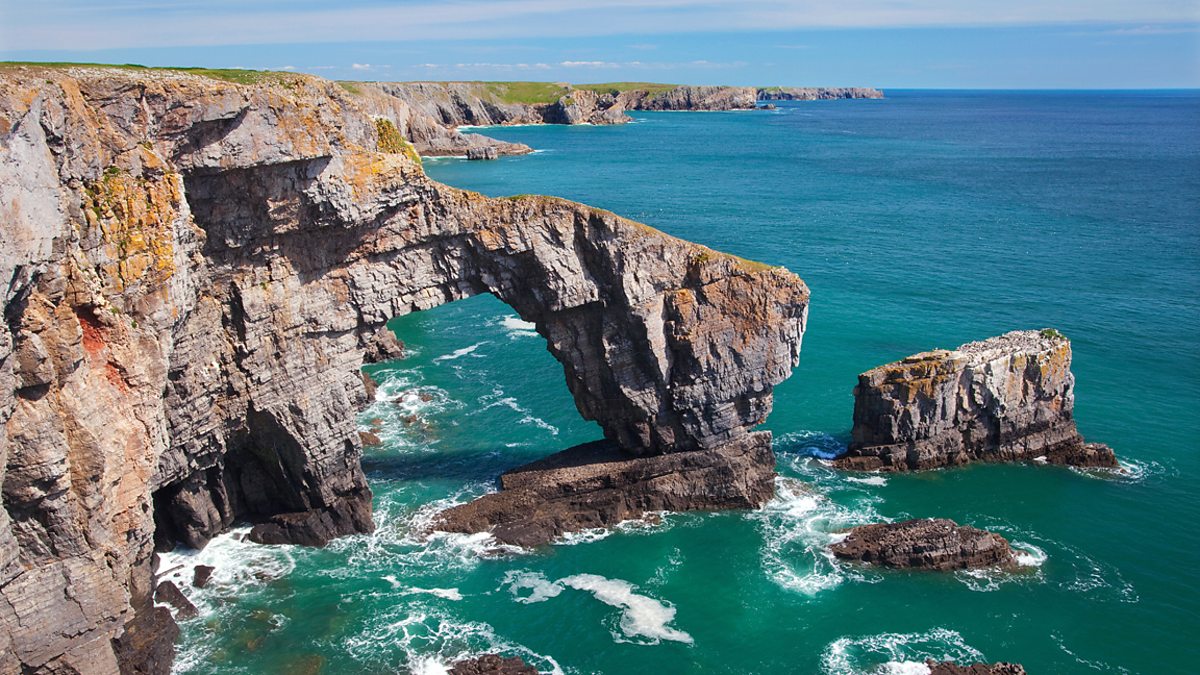 IMTAOFFICIAL's tweet image. #MountainScience: Exploring the Unique Landforms of Islands🏝️🚤
Islands—shaped by long-term oceanic isolation, volcanic activity, and tectonic movement—nurture many distinctive natural landforms. These formations are not only stunning but also help us understand Earth's…