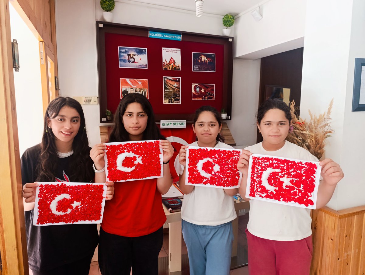 İlçe Müftülüğüne bağlı Nevin Gökçek Yaz Kursu öğrencileri kurs hocaları Hatice Baloğlu eşliğinde kütüphanemizi ziyaret ettiler.

🇹🇷 15 Temmuz Demokrasi ve Milli Birlik Günü sebebiyle Türk Bayrağı el işi etkinliği düzenledik.
Katılımlarından dolayı kendilerine teşekkür ediyoruz.