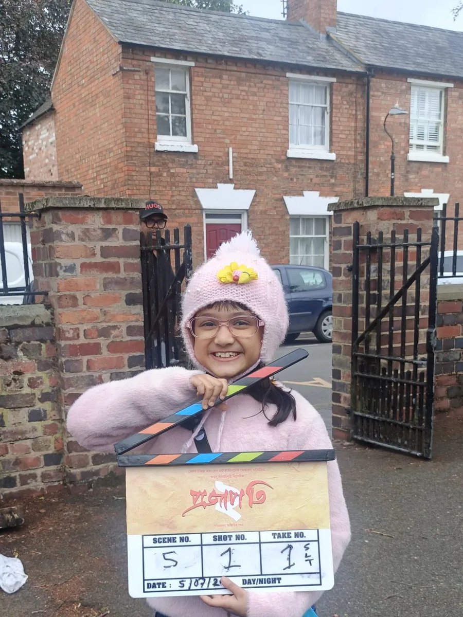 CineBuff2003's tweet photo. our cutie #anumeghakahali is a part of upcoming bengali film #projapoti2 🩷🎬
... after #kabuliwala , she gets another biggie 😍

#anumeghakahali #londondiaries🇬🇧 #shootingdays #childactor #deventertainmentventures #bengaltalkies
#prajapati2 #Projapoti2 https://t.co/hMMVjFKMM0