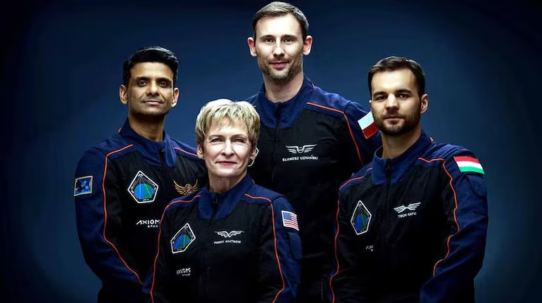 CNBCTV18Live's tweet photo. #JustIn | Crew module carrying #Axiom4 crew members splashes down

#IndianAstronaut #ShubhanshuShukla back on earth after 18 days https://t.co/w2pRTynqEf