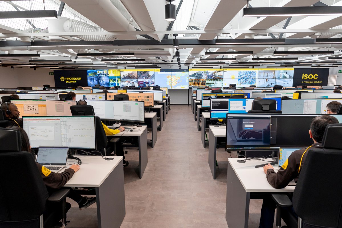 CAMPEONES SEGUROS PROSEGUR /

⚽️🎾 Así es la Seguridad Híbrida: el modelo que revoluciona la seguridad en el mundo del deporte

La seguridad ya no es solo presencia física, sino una estrategia que combina talento, datos y tecnología.

👉 acortar.link/INu2v1