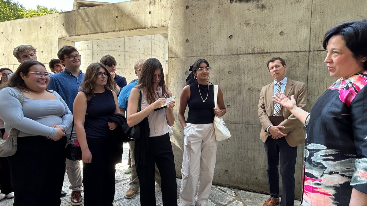 USUNESCO's tweet image. 🎓 Last week, we welcomed 25 @UTAustin global affairs students to @UNESCO HQ in Paris for a hands-on look at U.S. multilateral diplomacy in action. From peacebuilding to careers in foreign service, these future leaders got a front-row seat to global problem solving.
