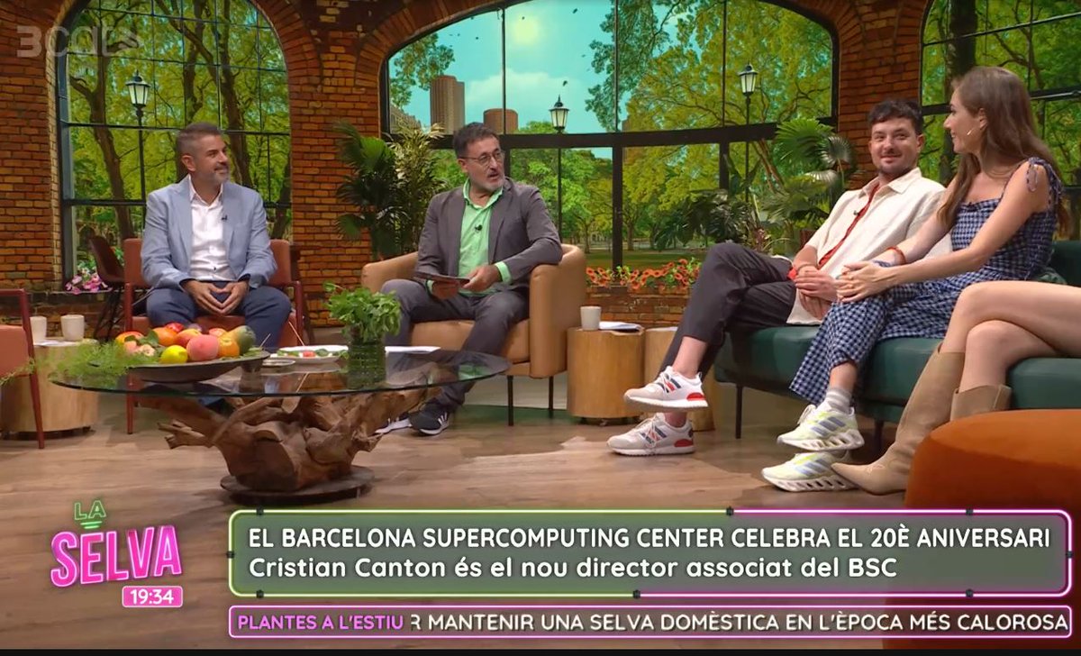 BSC_CNS's tweet photo. 📺El Director Associat del BSC, @cristiancanton, visita el programa #LaSelva3cat de @som3cat per parlar de supercomputació, #IA com a eina per fer avançar la ciència i les seves aplicacions més quotidianes, #xips i autonomia tecnològica...
⏰A partir de l'hora 1h 56':
https://t.co/zc1xFiub5T