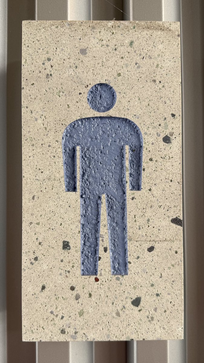aichi_granite's tweet image. 小松駅のトイレのサインは滝ヶ原石!さすが石の町だ。 #街の中で見つかるすごい石 #街角地質学