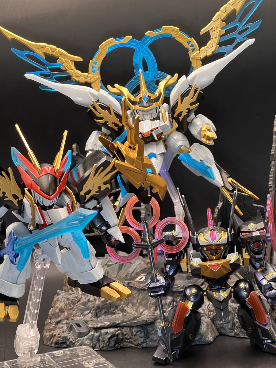 F123_SSCU's tweet image. 三体同時制作ε-(•́ω•̀ )
どれも素晴らしい(≖ᴗ≖ )♡
龍王丸は肩を黒く、皇龍丸は、黒騎士っぽくするつもりが、魔術師の様に
(@_@;)
#魔神創造伝ワタル #神龍王丸 #龍王丸 #皇龍丸