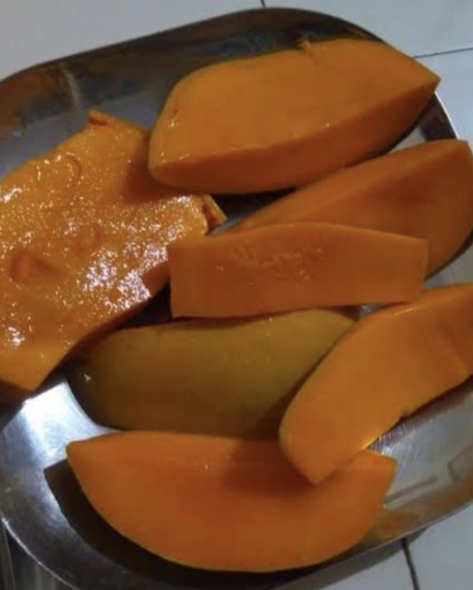 Didn’t feel like I had enough mangoes to survive the rest of the year.
 
Mango season gone too soon.