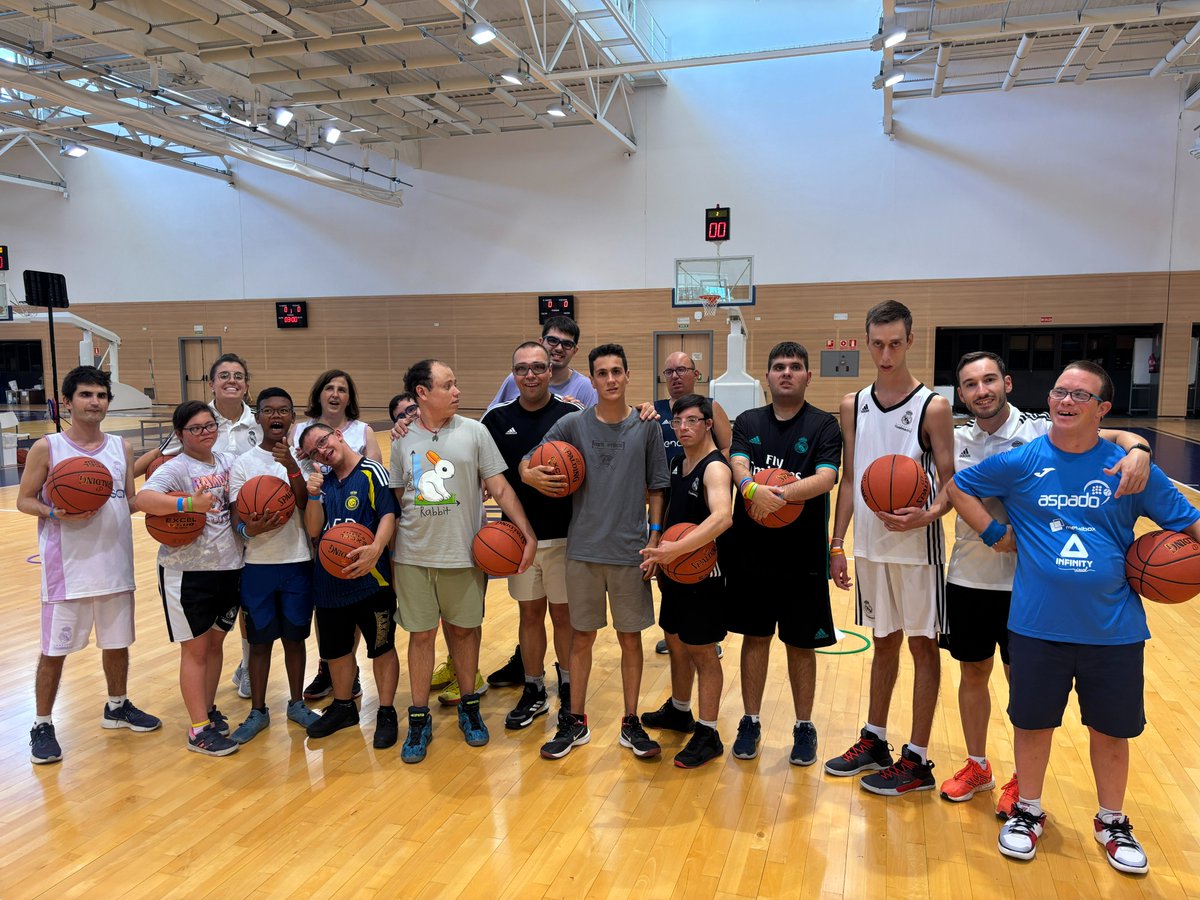 Fun_Realmadrid's tweet image. 🤟 ¡Arranca el XI Campus de Baloncesto Adaptado de la Fundación Real Madrid!
🏀 Del 13 al 19 de julio, las instalaciones de la Ciudad Real Madrid acogen a 44 jugadores y jugadoras, en su mayoría provenientes de nuestras escuelas adaptadas, para disfrutar de una semana llena de…