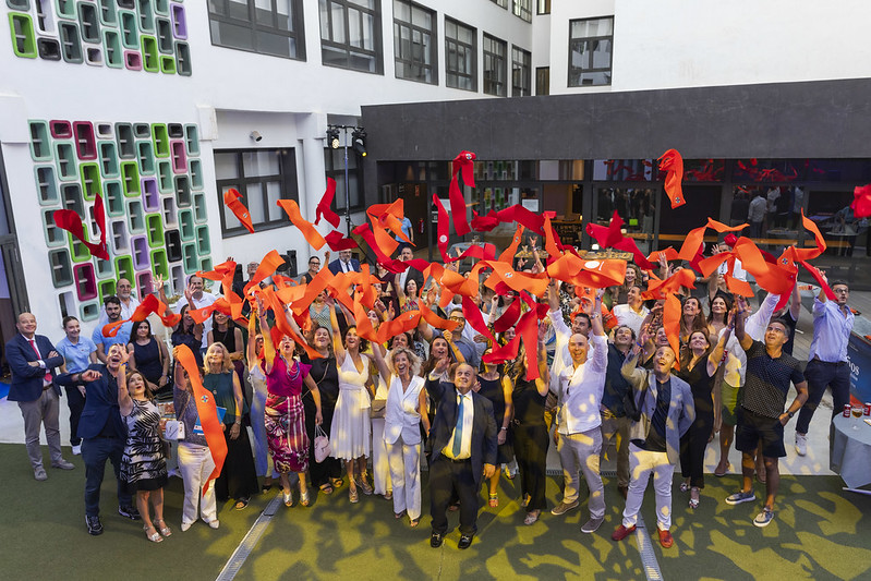 prensaUCHCEU's tweet photo. Reencuentro CEU: el campus de Elche @uchceu celebra las Bodas de Plata de las promociones 1998-1999 y 1999-2000 con 90 antiguos alumnos de Derecho y ADE.
#AlumniCEU #CEUElche #BodasDePlata #Reencuentro https://t.co/JYVZt2QSac