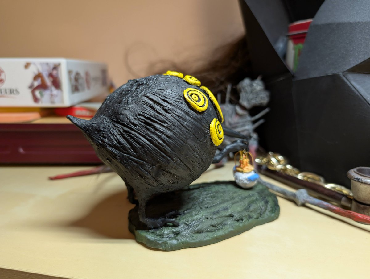 Stroumpf_'s tweet image. My Big Bird and Punshing Bird sculpture from #LobotomyCorporation and #LibraryOfRuina by #ProjectMoon ! 馃彯馃悿
About same as last time but the body of the big bird made around a tennis ball ! And the punishing bird is also there to hide a third "leg" with the lantern and hand 馃悾