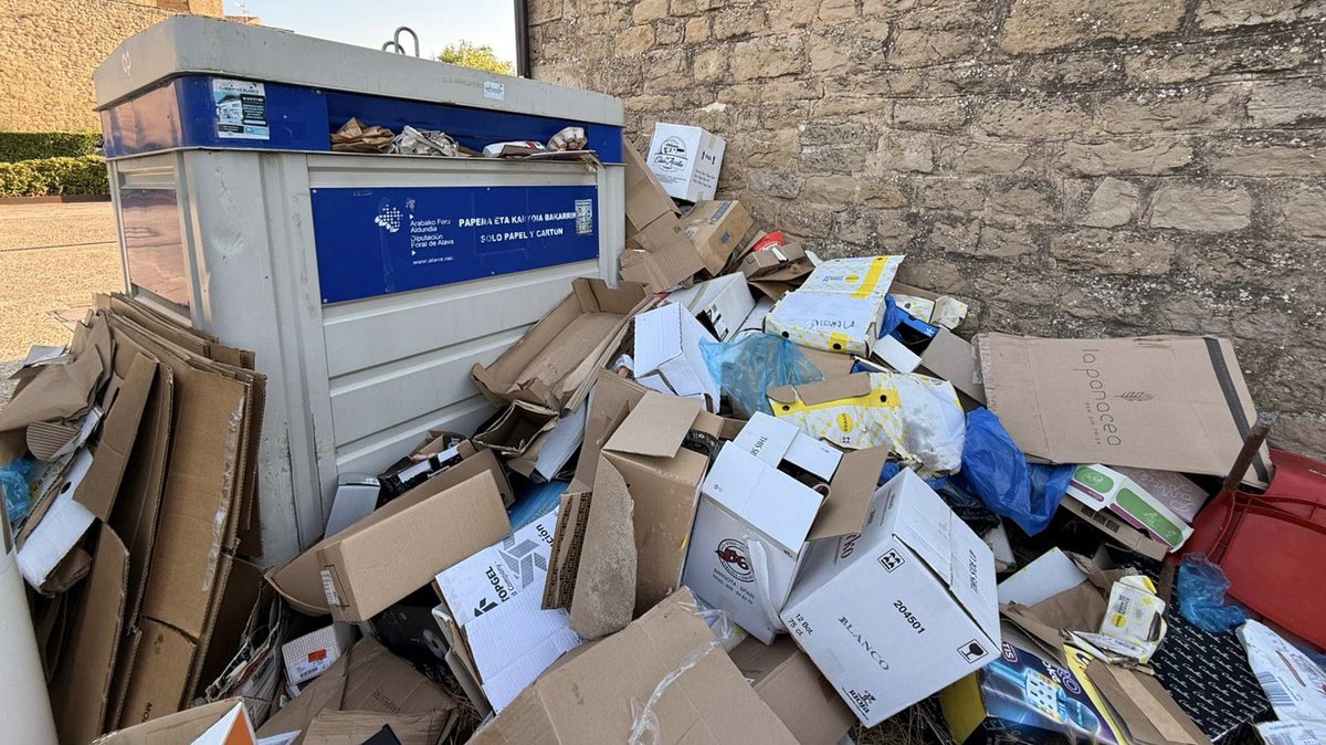 📦🚮 #RiojaAlavesa merece calles limpias.

La acumulación de cartón en muchos pueblos es ya un problema visible. La Diputación trabaja en soluciones, pero la responsabilidad de la limpieza recae en los ayuntamientos.

👉 Exigimos coordinación, control y compromiso.