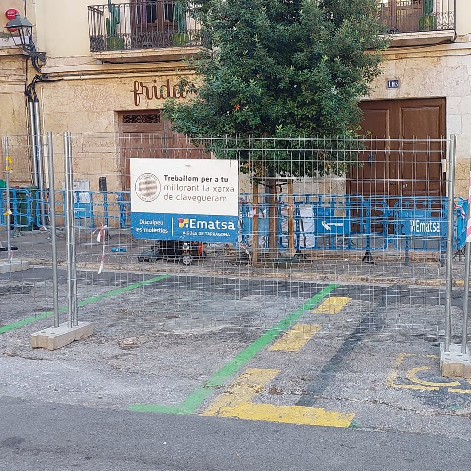 💧🚧 Aquesta setmana treballem a:

📍 Carrer de les Coques a la Part Alta. Estem duent a terme obres de reparació i manteniment de la xarxa de clavegueram 

Informació sobre les obres a ematsa.cat

Disculpeu les molèsties!