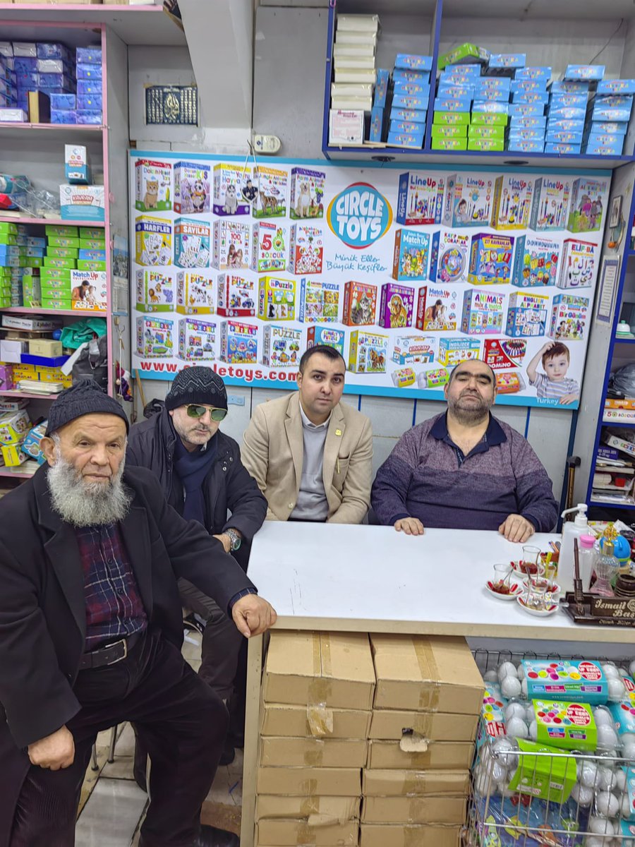 Kız: benim babam galatasaray mezunu ya annemle orda tanışmışlar sjsjsjs 

O esnada bizim ilkokul terk baba tarafı