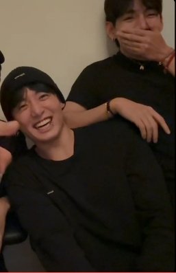 k_varbi's tweet photo. Taekook  with namjoon on Weverse live.

#weverselive #BTS #taekook #vkook #fypシ https://t.co/tPJhpg8fuM
